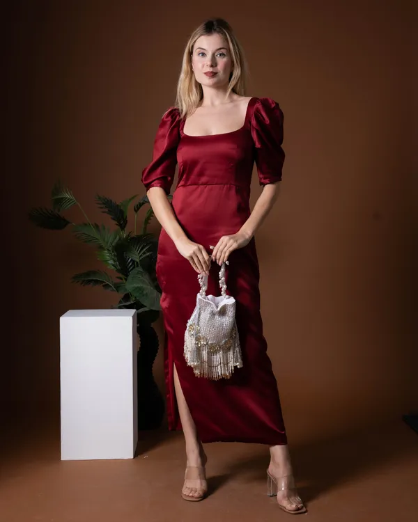 Zariah_Radiance_Potli_Bag_–_Pearl_Cascade_Embellished_Purse
